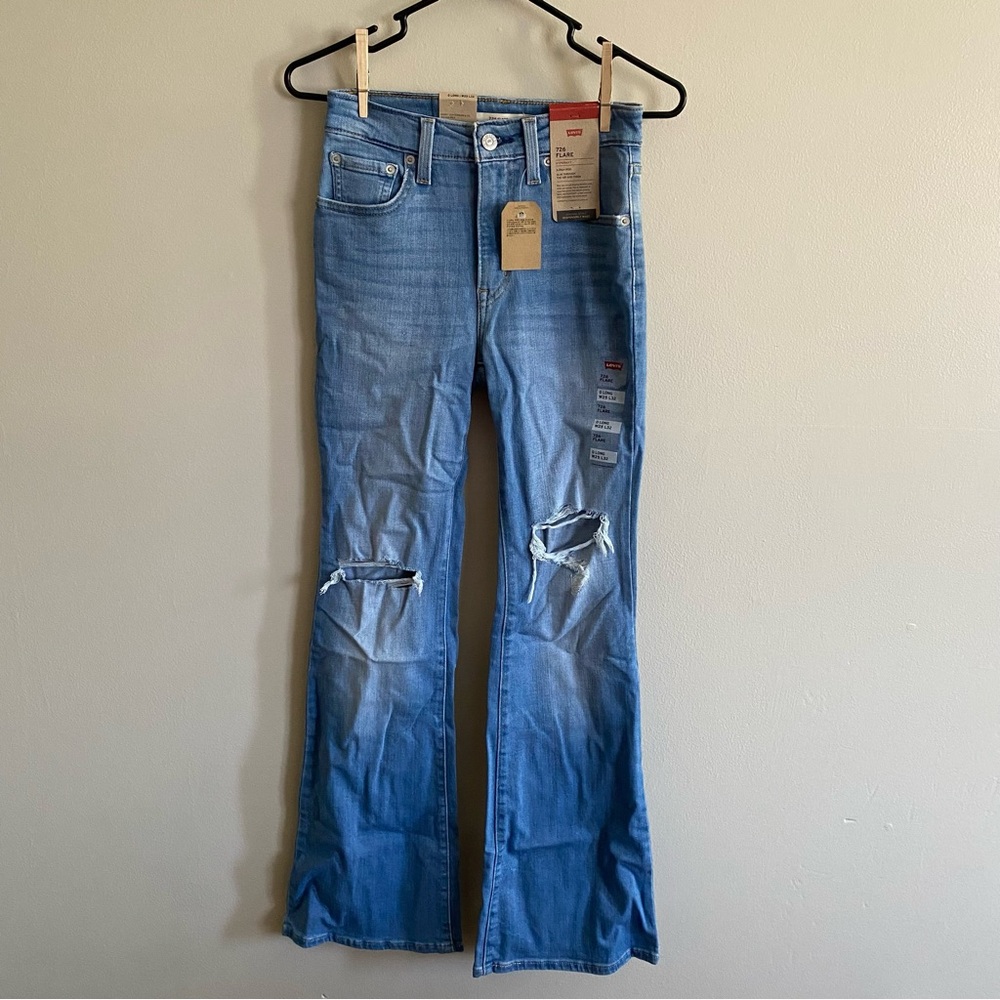 Women’s Levi Flare Jeans Lightwash and Distressed
